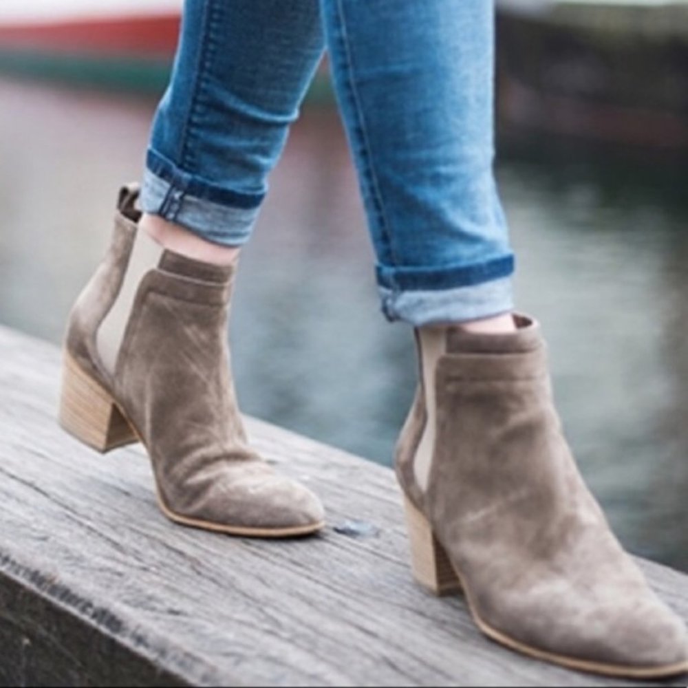 VINCE  Hallie Bootie- 9